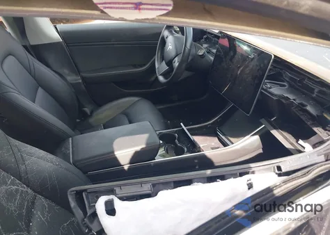 2018 Tesla Model 3 Long Range/Performance z USA, uszkodzony, nr VIN 5YJ3E1EB2JF121338